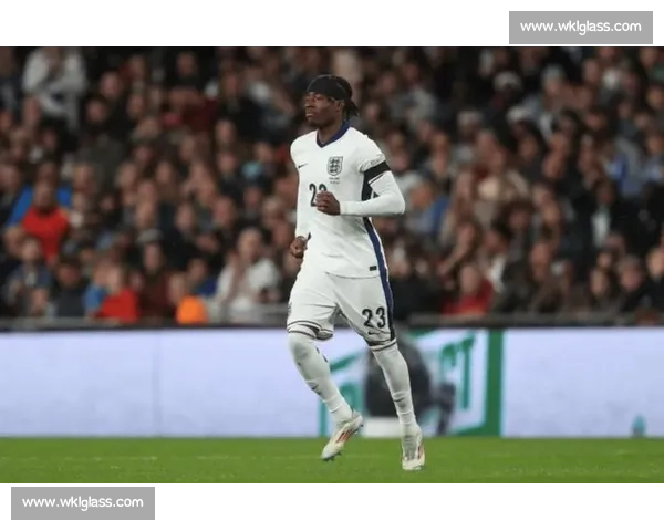 马杜埃凯 GQ 大片曝光！切尔西边锋化身巴黎世家型男