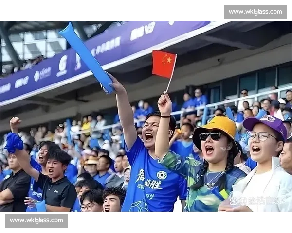 苏超争议一幕！泰州 5 号恶意踹人染红，裁判判罚引球迷集体声讨