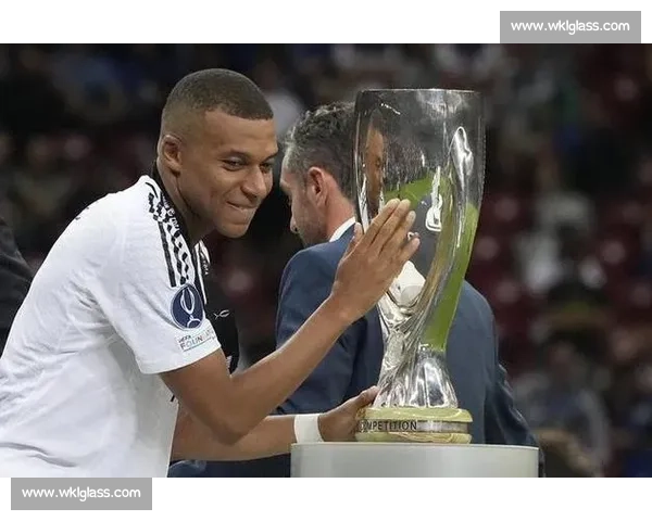 姆巴佩父亲现身亚特兰大看台，巴黎 4-0 屠杀迈阿密引转会遐想