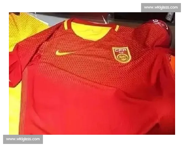 国足苏超对比视频引发热议:躲球与挡球背后的足球文化差异 国足苏超对比视频引发热议:躲球与挡球背后的足球文化差异